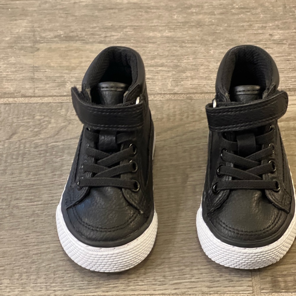 Baby/toddler lace up boot size 4